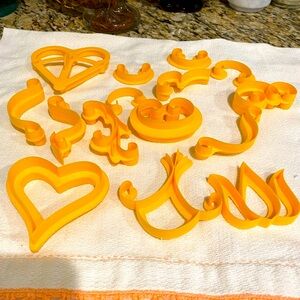 CAKE DECORATING STENCILS